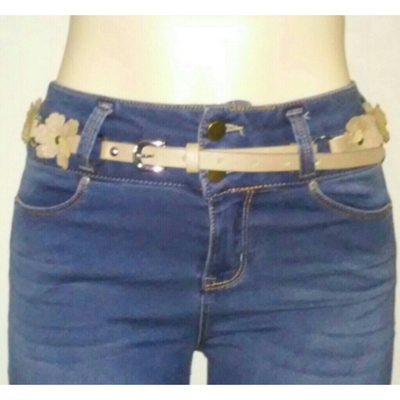 Taupe Linked Flower Belt - Picture 3 of 3